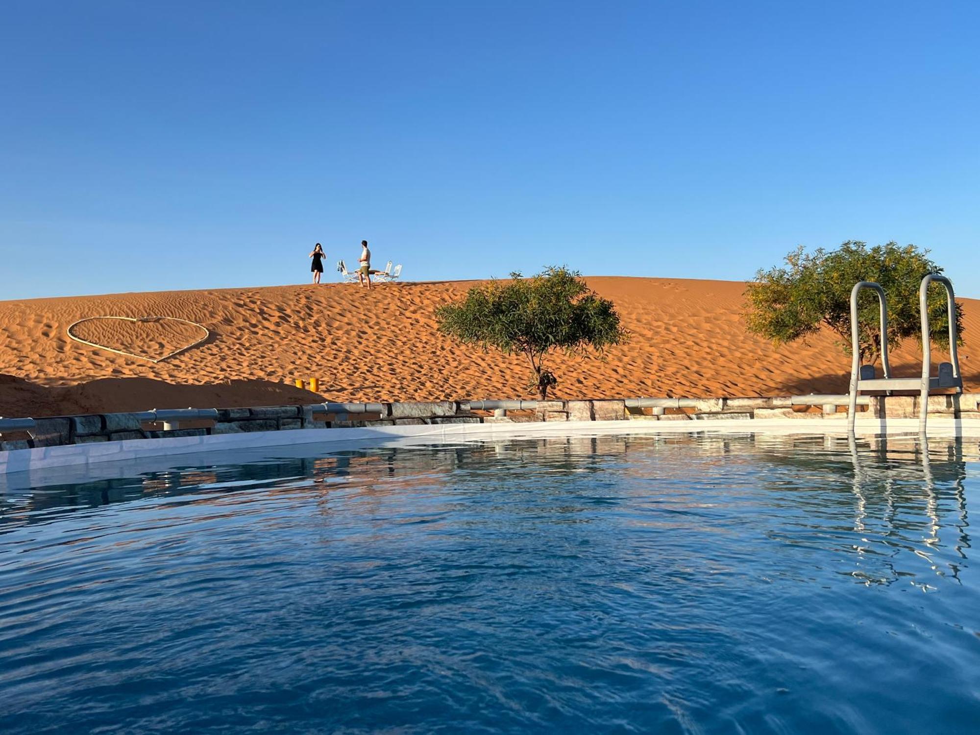 Sahara Majestic Luxury Camp Hotel Merzouga Exterior foto The swimming pool at the Al-Qatif Hot Springs
