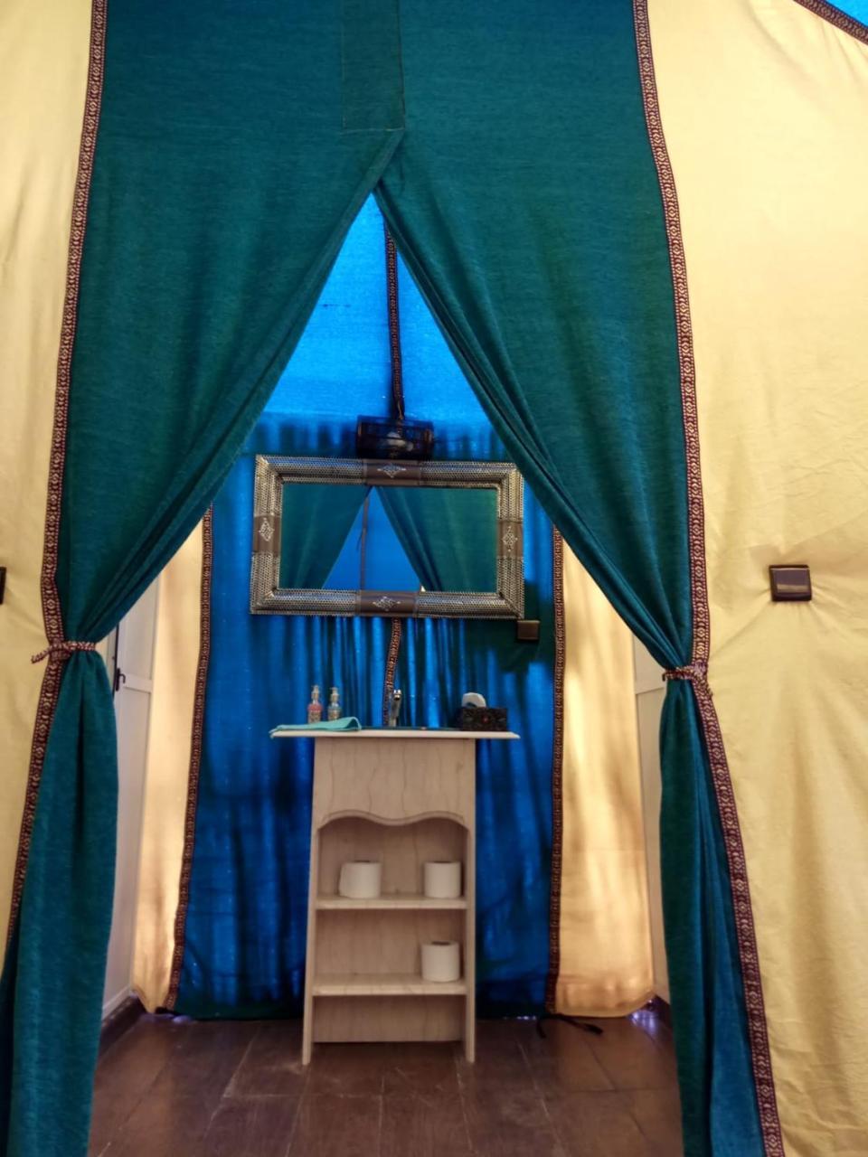 Sahara Majestic Luxury Camp Hotel Merzouga Exterior foto A bathroom in a tent