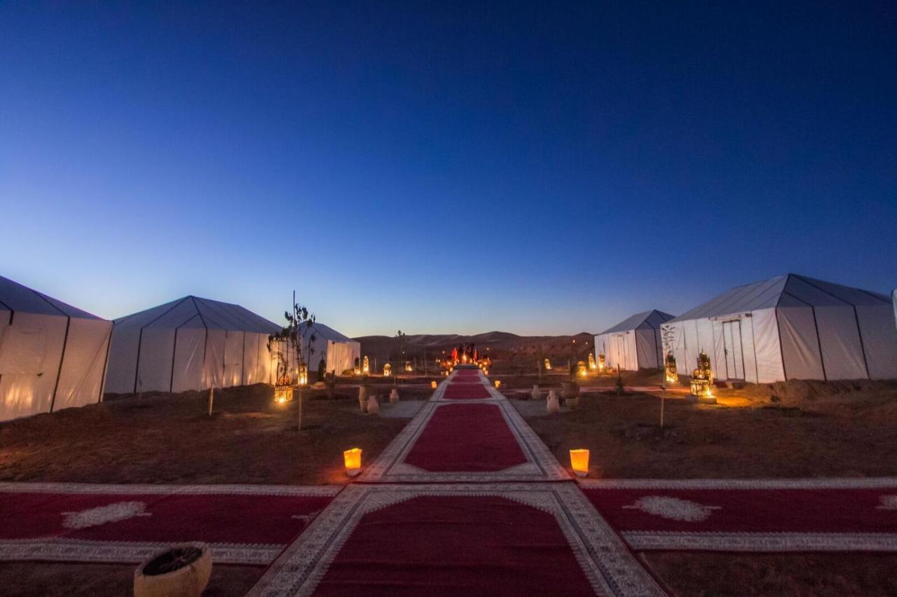 Sahara Majestic Luxury Camp Hotel Merzouga Exterior foto Luxury camp in the Sahara