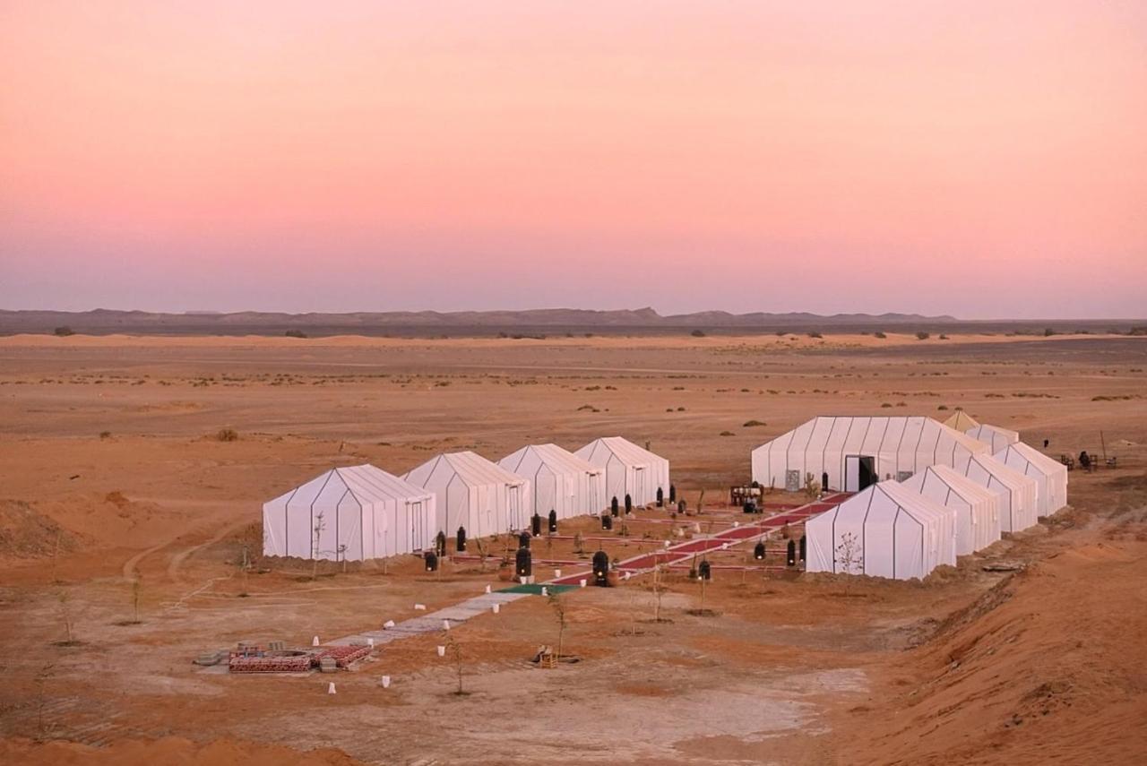 Sahara Majestic Luxury Camp Hotel Merzouga Exterior foto A luxury desert camp in the Sahara
