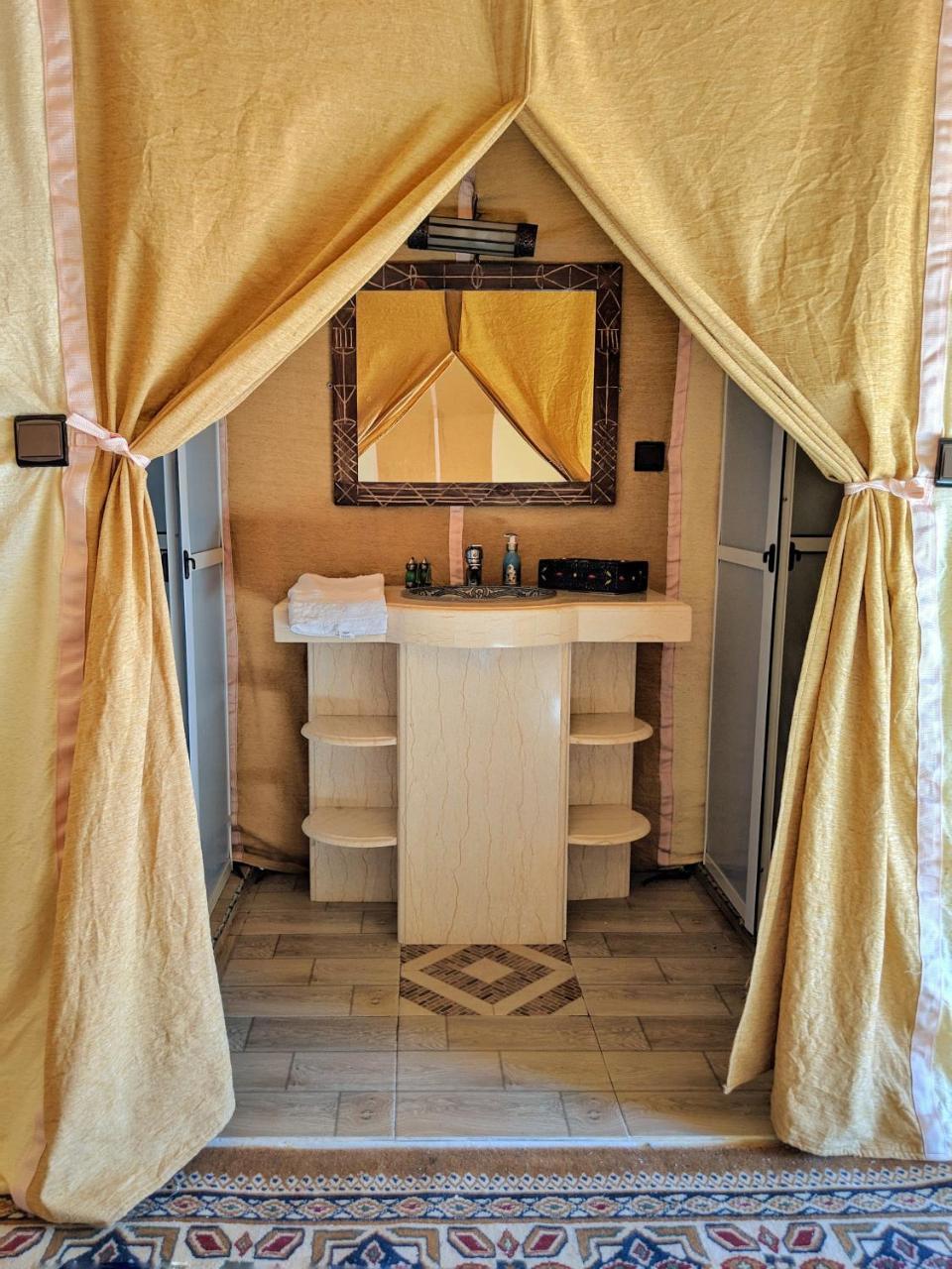 Sahara Majestic Luxury Camp Hotel Merzouga Exterior foto Bathroom in a hotel