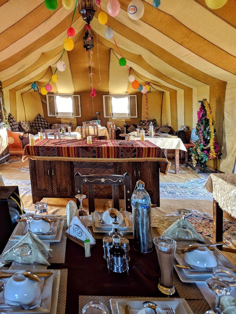 Sahara Majestic Luxury Camp Hotel Merzouga Exterior foto The interior of a Bedouin tent