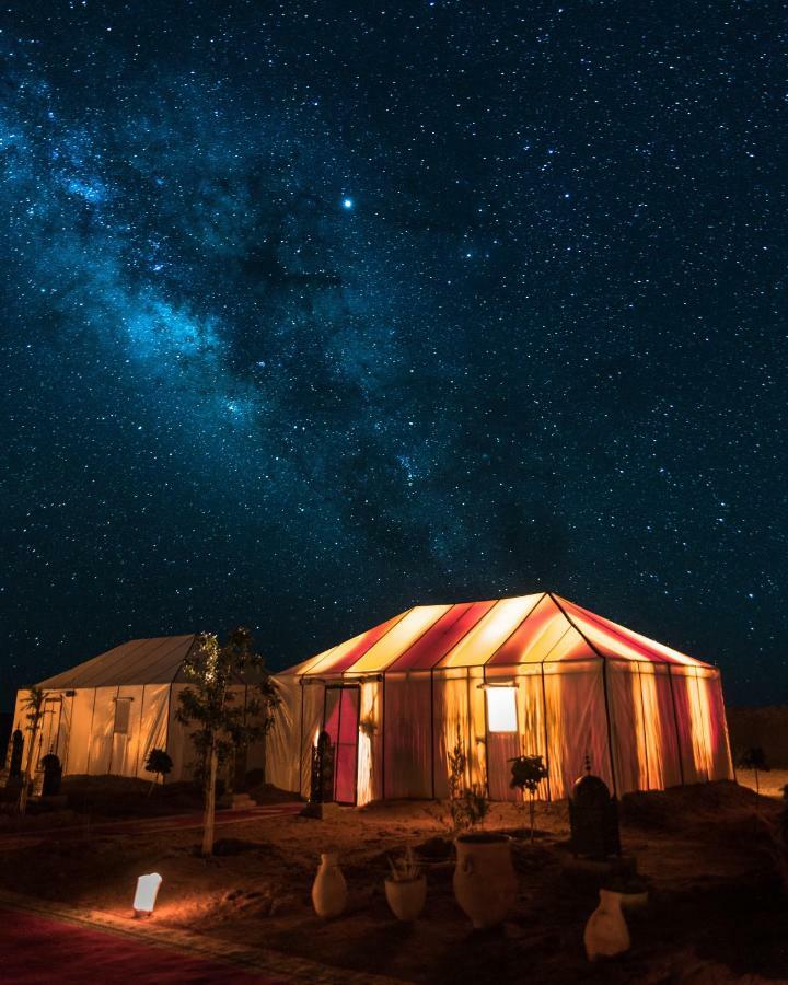Sahara Majestic Luxury Camp Hotel Merzouga Exterior foto A Berber tent in the Sahara