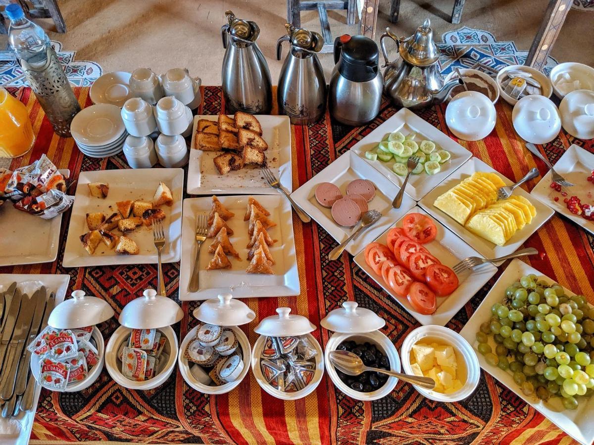 Sahara Majestic Luxury Camp Hotel Merzouga Exterior foto A breakfast buffet